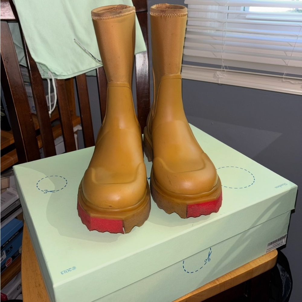 Off-White Tan and Red Winter Boots